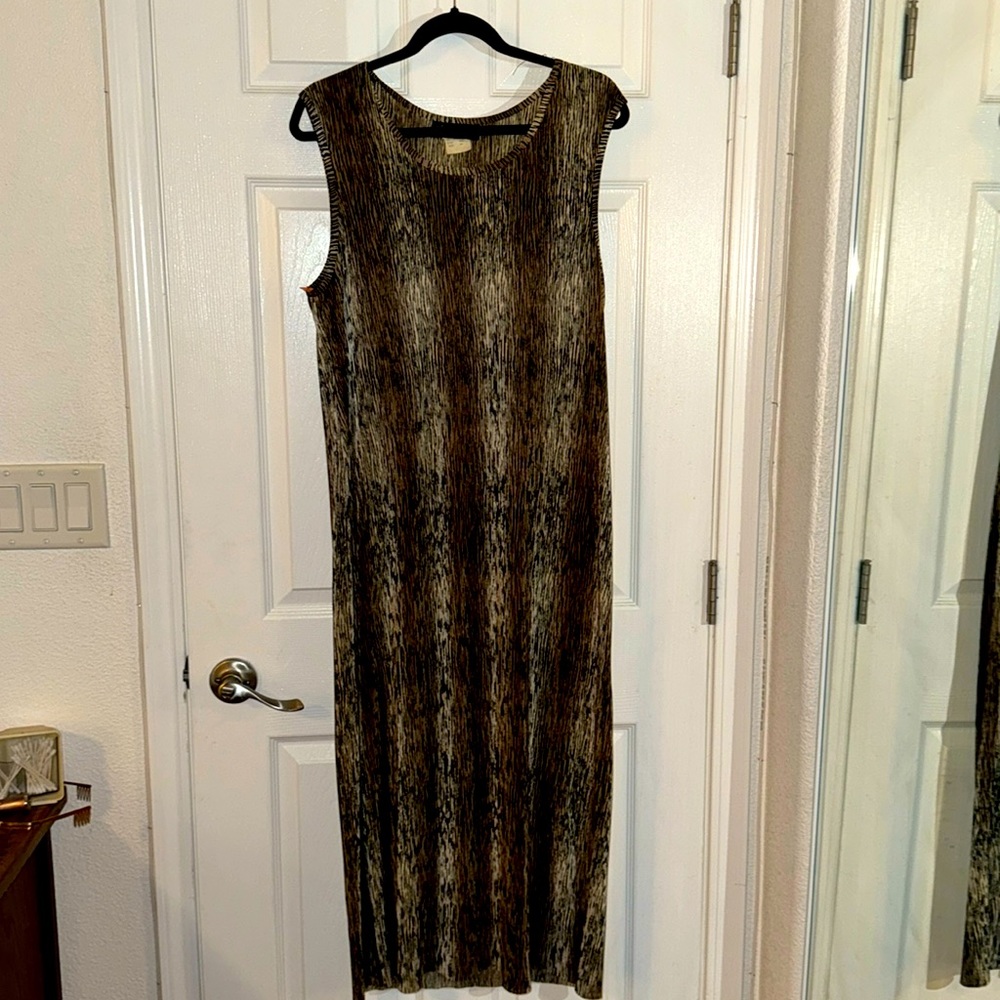 Connect Apparel 2-pc mid length dress print is w blk/brn/tan Size 16